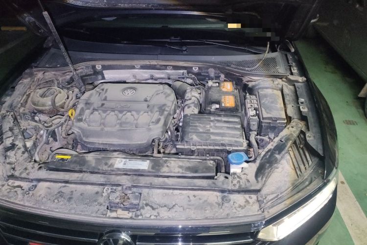 Used Volkswagen Magotan 2019 330TSI DSG Leading Model China VI Standard Engine Bay Left