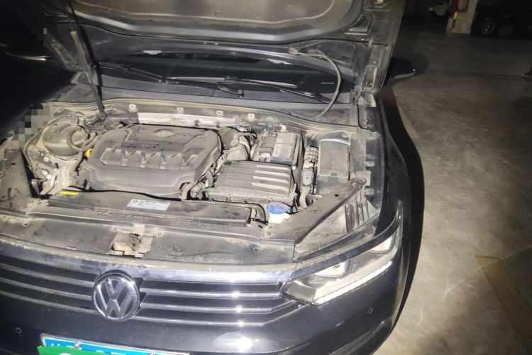 Used Volkswagen Magotan 2019 330TSI DSG Leading Model China VI Standard Engine Bay Left