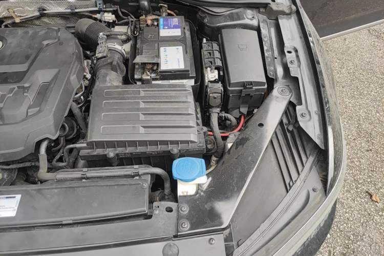 Used Volkswagen Magotan 2019 330TSI DSG Luxury Version China VI Standard Engine Bay Left
