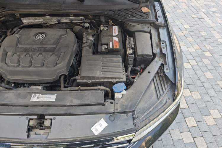 Used Volkswagen Magotan 2019 330TSI DSG Leading Model China VI Standard Engine Bay Left