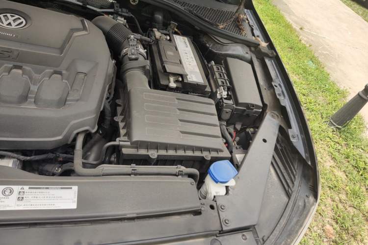 Used Volkswagen Magotan 2019 330TSI DSG Luxury Version China VI Standard Engine Bay Left