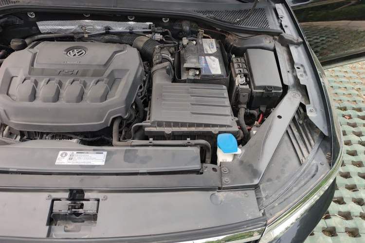 Used Volkswagen Magotan 2019 330TSI DSG Leading Edition China V Standard Engine Bay Left