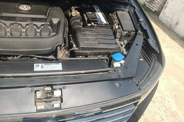 Used Volkswagen Magotan 2019 330TSI DSG Leading Model China VI Standard Engine Bay Left
