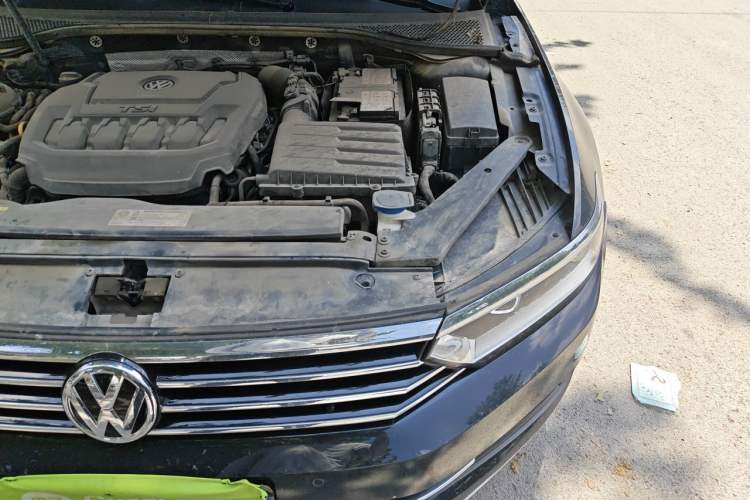 Used Volkswagen Magotan 2019 330TSI DSG Luxury Version China VI Standard Engine Bay Left