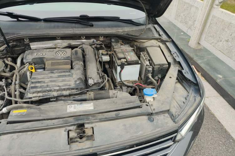 Used Volkswagen Magotan 2019 280TSI DSG Comfort Model China VI Standard Engine Bay Left