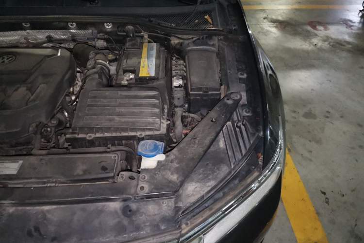 Used Volkswagen Magotan 2019 330TSI DSG Leading Model China VI Standard Engine Bay Left