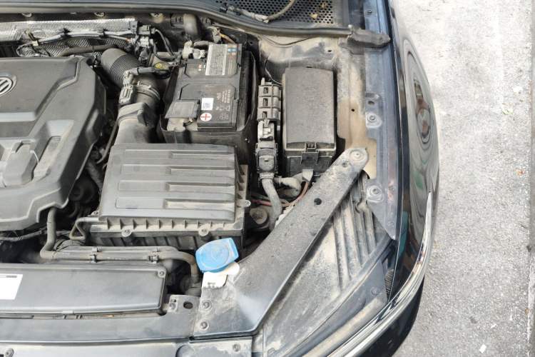 Used Volkswagen Magotan 2019 330TSI DSG Leading Model China VI Standard Engine Bay Left