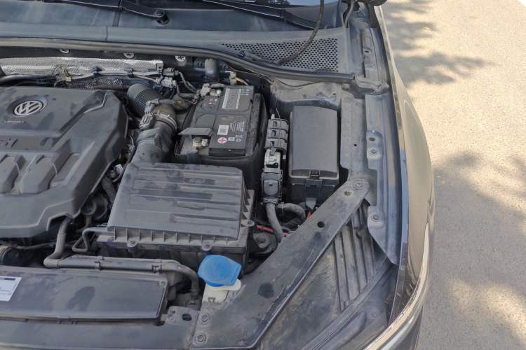 Used Volkswagen Magotan 2019 330TSI DSG Leading Model China VI Standard Engine Bay Left