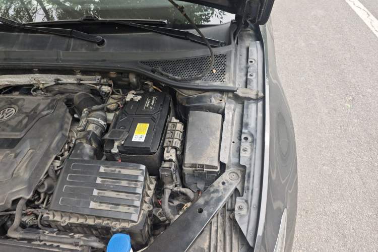 Used Volkswagen Magotan 2019 330TSI DSG Leading Edition China V Standard Engine Bay Left