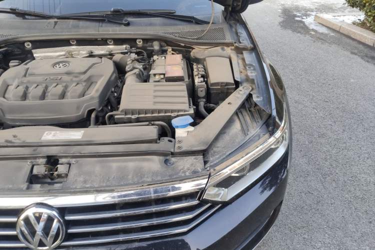 Used Volkswagen Magotan 2019 330TSI DSG Luxury Version China VI Standard Engine Bay Left