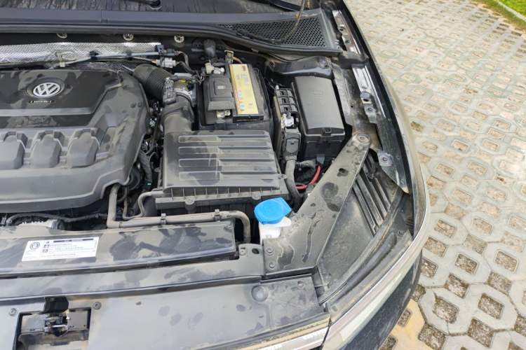 Used Volkswagen Magotan 2019 330TSI DSG Leading Model China VI Standard Engine Bay Left