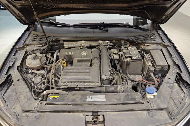 Used Volkswagen Magotan 2019 280TSI DSG Comfort Model China VI Standard Engine Bay