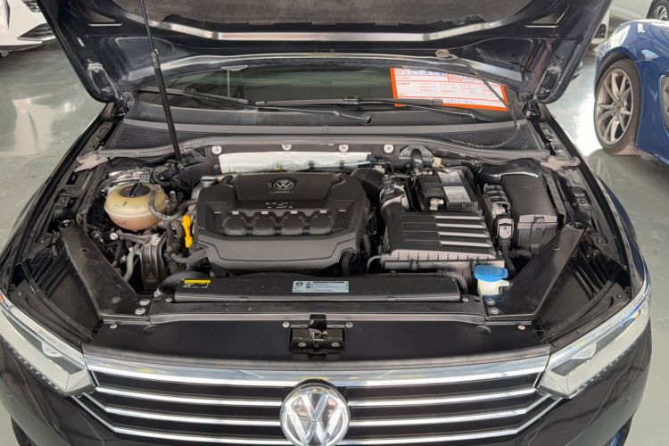 Used Volkswagen Magotan 2019 330TSI DSG Luxury Model China V Standard Engine Bay