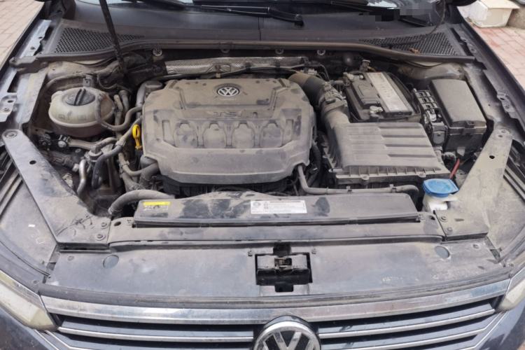 Used Volkswagen Magotan 2019 330TSI DSG Luxury Version China VI Standard Engine Bay