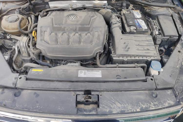 Used Volkswagen Magotan 2019 330TSI DSG Luxury Version China VI Standard Engine Bay
