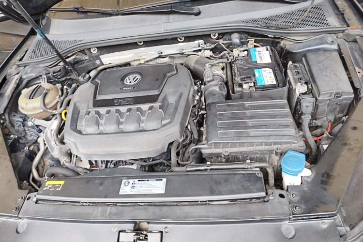 Used Volkswagen Magotan 2019 330TSI DSG Luxury Model China V Standard Engine Bay