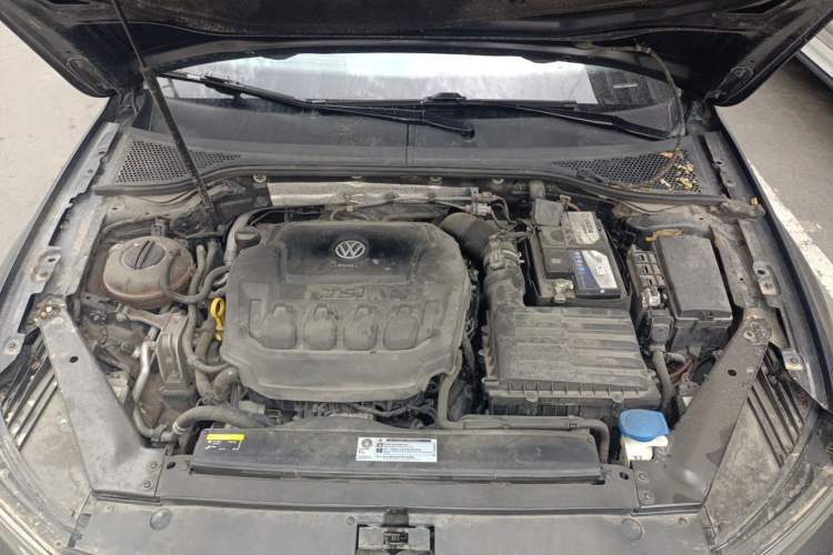 Used Volkswagen Magotan 2019 330TSI DSG Luxury Model China V Standard Engine Bay