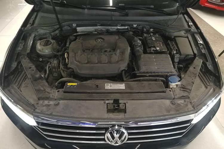 Used Volkswagen Magotan 2019 330TSI DSG Leading Edition China V Standard Engine Bay