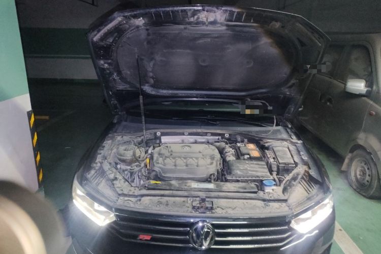Used Volkswagen Magotan 2019 330TSI DSG Leading Model China VI Standard Engine Bay