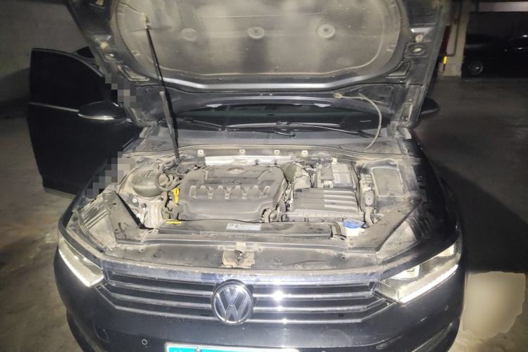 Used Volkswagen Magotan 2019 330TSI DSG Leading Model China VI Standard Engine Bay