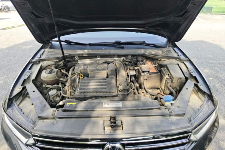 Used Volkswagen Magotan 2019 280TSI DSG Leading Model China VI Standard Engine Bay