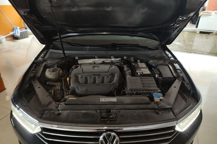 Used Volkswagen Magotan 2019 330TSI DSG Luxury Model China V Standard Engine Bay