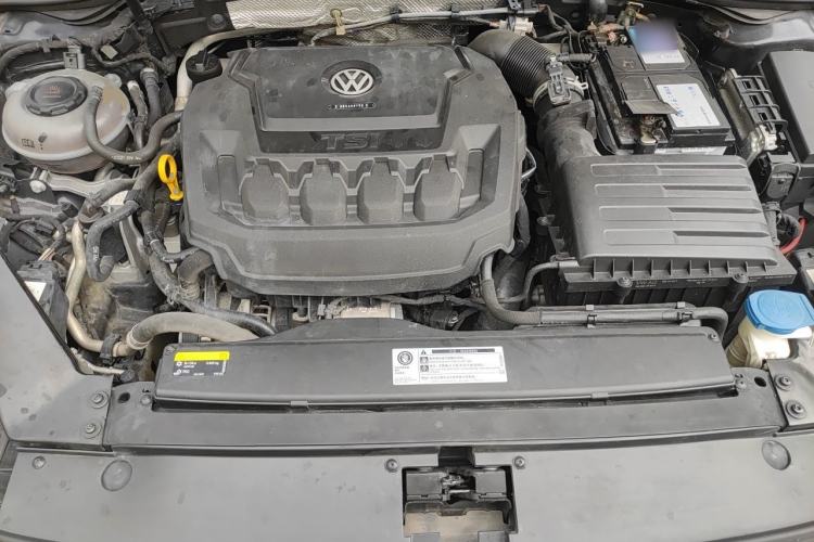 Used Volkswagen Magotan 2019 330TSI DSG Luxury Version China VI Standard Engine Bay