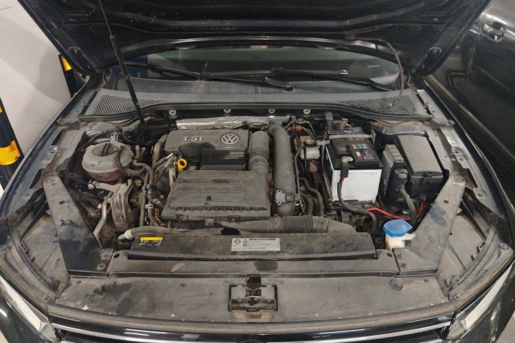Used Volkswagen Magotan 2019 280TSI DSG Comfort Model China V Standard Engine Bay