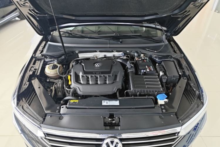 Used Volkswagen Magotan 2019 330TSI DSG Leading Edition China V Standard Engine Bay