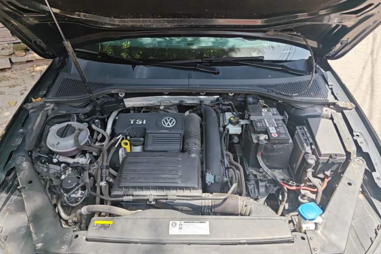 Used Volkswagen Magotan 2019 280TSI DSG Comfort Model China VI Standard Engine Bay