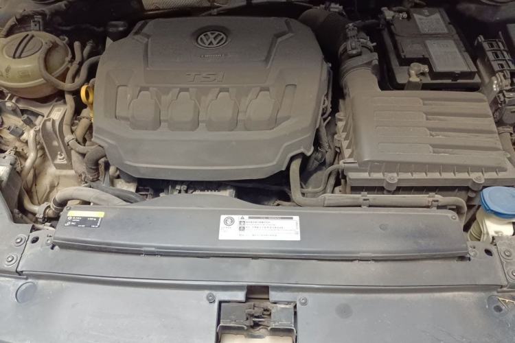 Used Volkswagen Magotan 2019 280TSI DSG Leading Model China V Standard Engine Bay