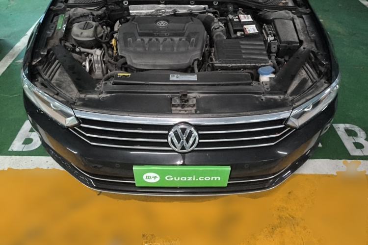 Used Volkswagen Magotan 2019 330TSI DSG Leading Edition China V Standard Engine Bay