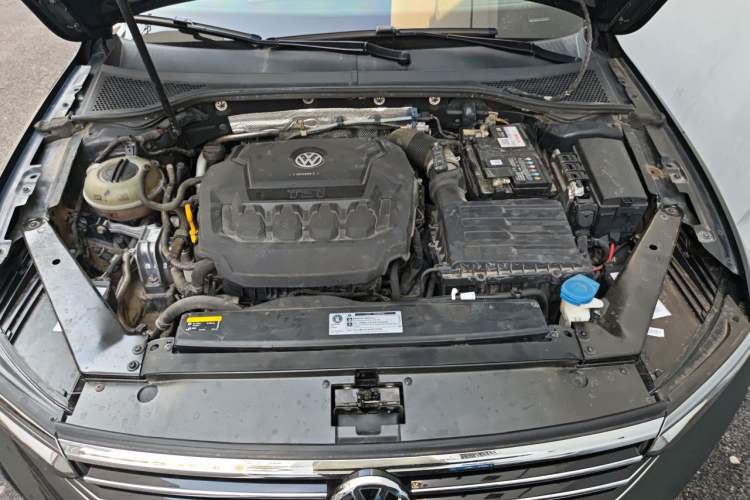 Used Volkswagen Magotan 2019 330TSI DSG Luxury Model China V Standard Engine Bay