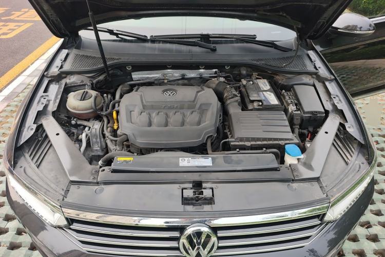 Used Volkswagen Magotan 2019 330TSI DSG Leading Edition China V Standard Engine Bay