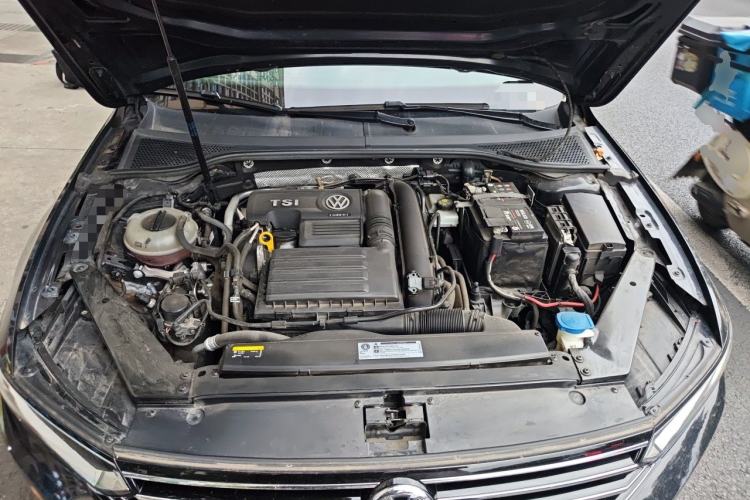 Used Volkswagen Magotan 2019 280TSI DSG Leading Model China VI Standard Engine Bay