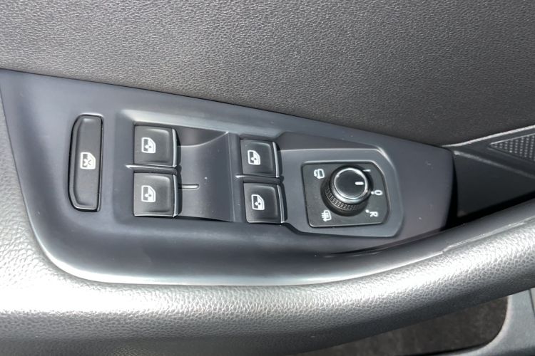 Used Volkswagen Magotan 2019 330TSI DSG Luxury Model China V Standard Engine Bay