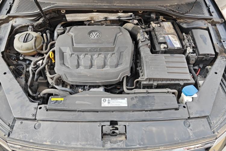 Used Volkswagen Magotan 2019 330TSI DSG Luxury Version China VI Standard Engine Bay