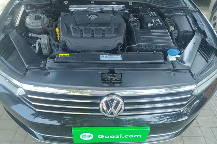 Used Volkswagen Magotan 2019 330TSI DSG Leading Edition China V Standard Engine Bay