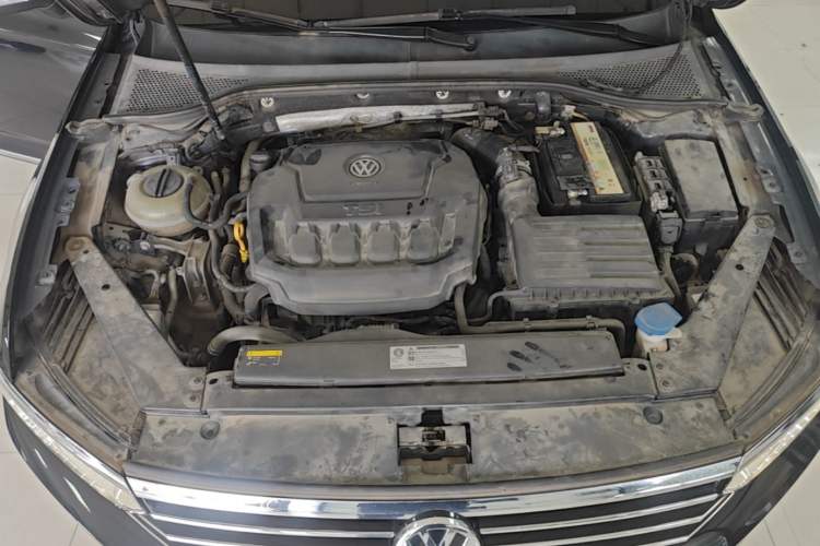 Used Volkswagen Magotan 2019 330TSI DSG Luxury Model China V Standard Engine Bay