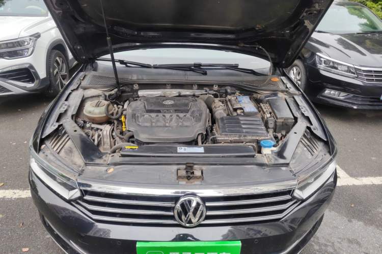 Used Volkswagen Magotan 2019 330TSI DSG Luxury Model China V Standard Engine Bay
