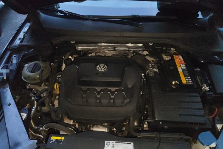 Used Volkswagen Magotan 2019 330TSI DSG Luxury Version China VI Standard Engine Bay