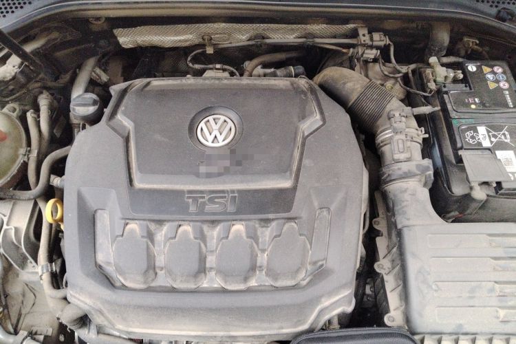 Used Volkswagen Magotan 2019 330TSI DSG Luxury Version China VI Standard Engine Bay
