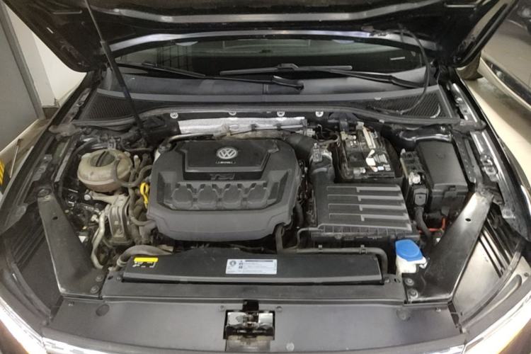 Used Volkswagen Magotan 2019 330TSI DSG Leading Edition China V Standard Engine Bay