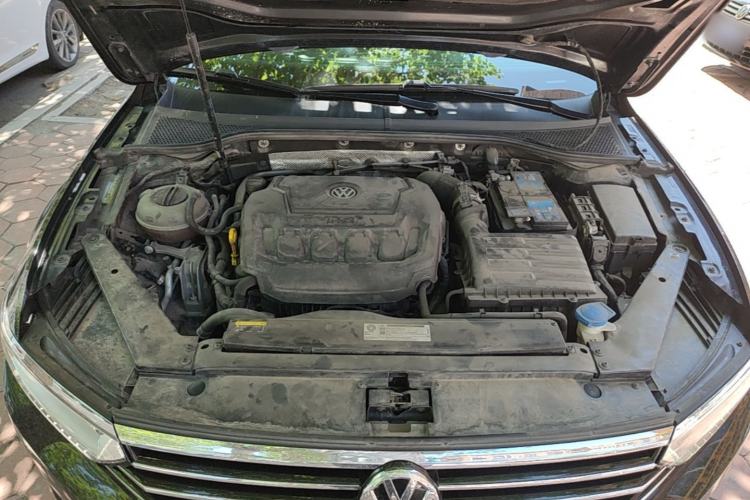 Used Volkswagen Magotan 2019 330TSI DSG Luxury Model China V Standard Engine Bay