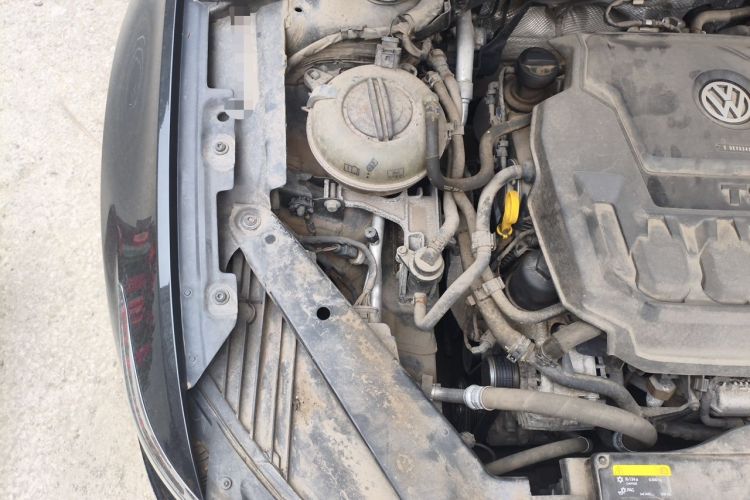 Used Volkswagen Magotan 2019 330TSI DSG Leading Model China VI Standard Engine Bay Right