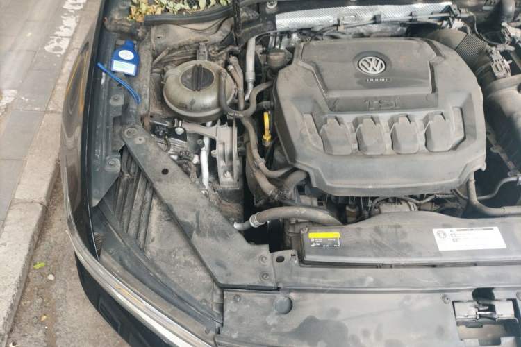 Used Volkswagen Magotan 2019 330TSI DSG Leading Model China VI Standard Engine Bay Right