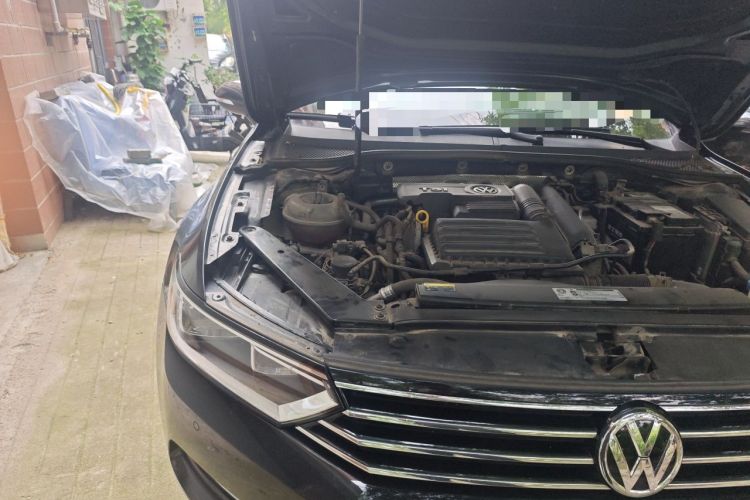 Used Volkswagen Magotan 2019 280TSI DSG Comfort Model China VI Standard Engine Bay Right