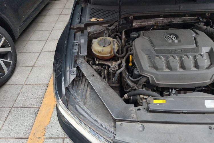 Used Volkswagen Magotan 2019 330TSI DSG Luxury Version China VI Standard Engine Bay Right