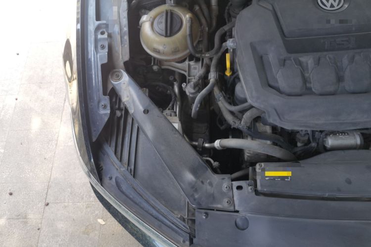 Used Volkswagen Magotan 2019 330TSI DSG Leading Model China VI Standard Engine Bay Right