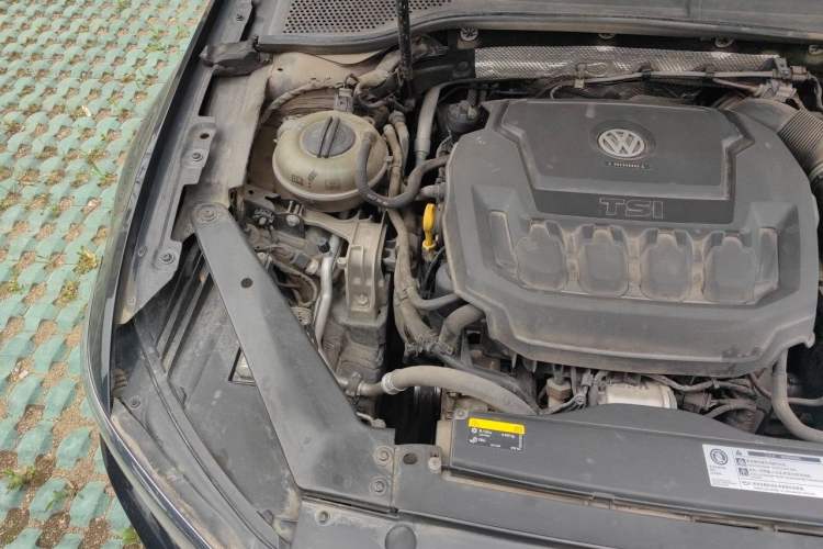 Used Volkswagen Magotan 2019 330TSI DSG Luxury Version China VI Standard Engine Bay Right